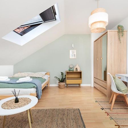 Pastel Grove Suite - By Upstairs Cracóvia Exterior foto